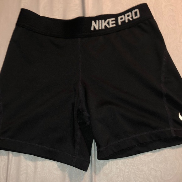 athletic shorts - Picture 1 of 3